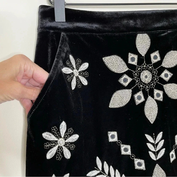 THML Ladies Black Velvet Mini Skirt with Silver And Gold Embroidery black magic - Picture 2 of 5